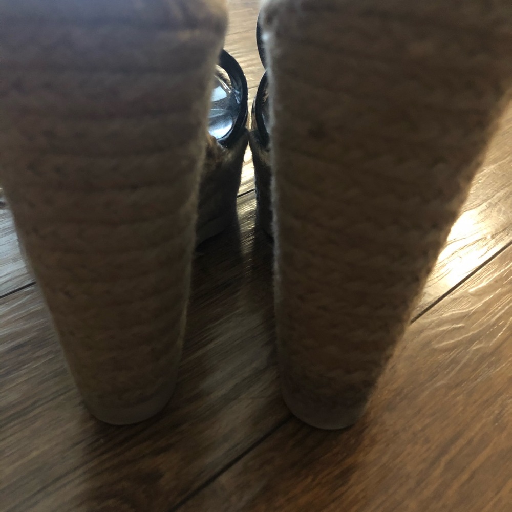 Authentic 💯 YSL Wedge - Picture 2 of 6
